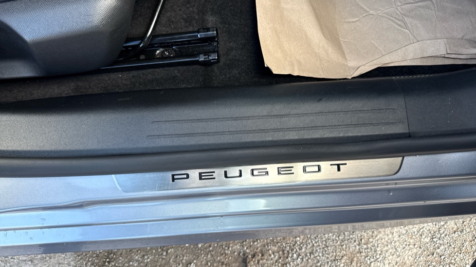 Peugeot 208 100kW GT 50kWh 5dr Auto Electric Hatchback - Image 21
