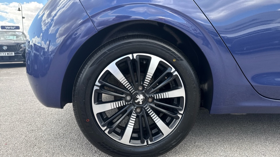 Peugeot 208 1.2 PureTech Allure Premium 5dr Petrol Hatchback - Image 7
