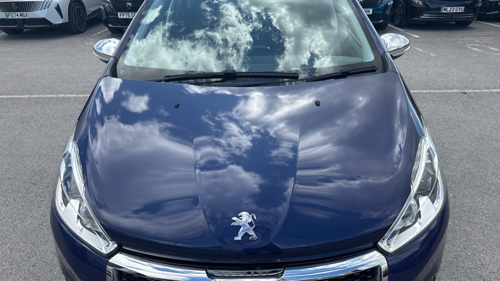 Peugeot 208 1.2 PureTech Allure Premium 5dr Petrol Hatchback - Image 8