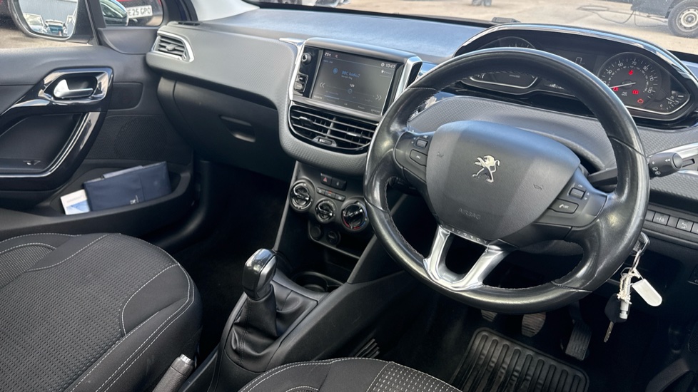 Peugeot 208 1.2 PureTech Allure Premium 5dr Petrol Hatchback - Image 11