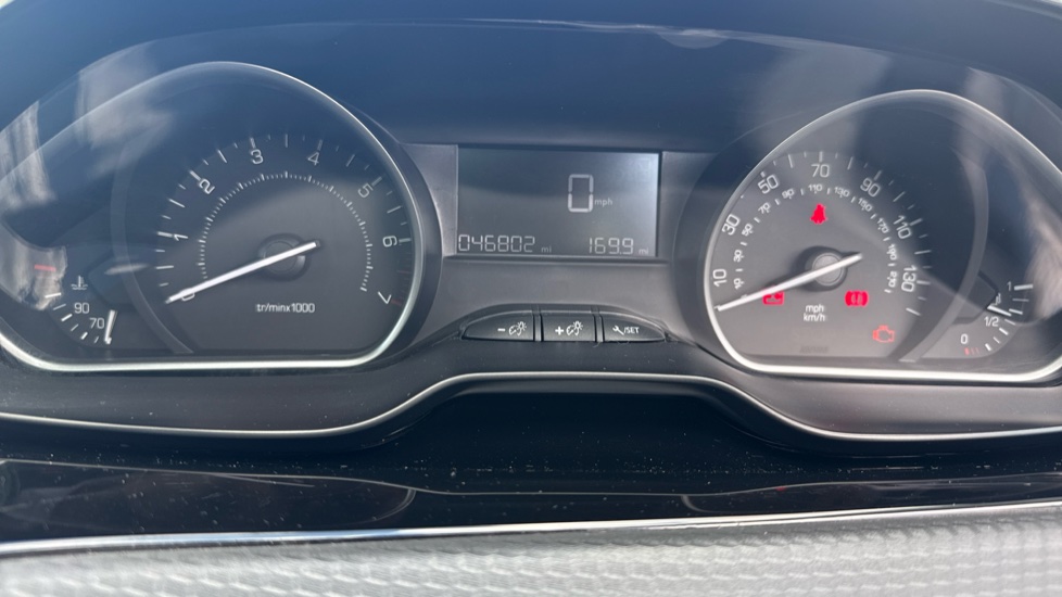 Peugeot 208 1.2 PureTech Allure Premium 5dr Petrol Hatchback - Image 18