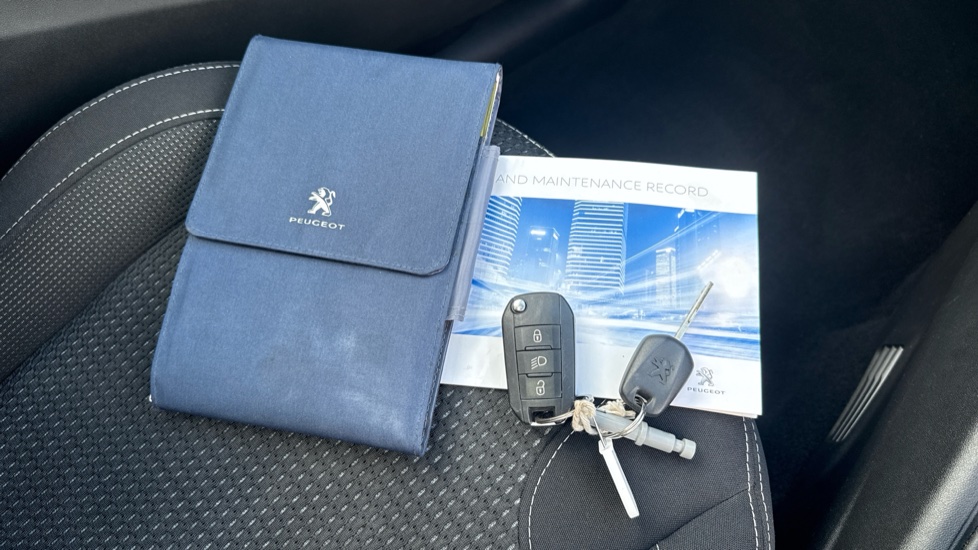 Peugeot 208 1.2 PureTech Allure Premium 5dr Petrol Hatchback - Image 19