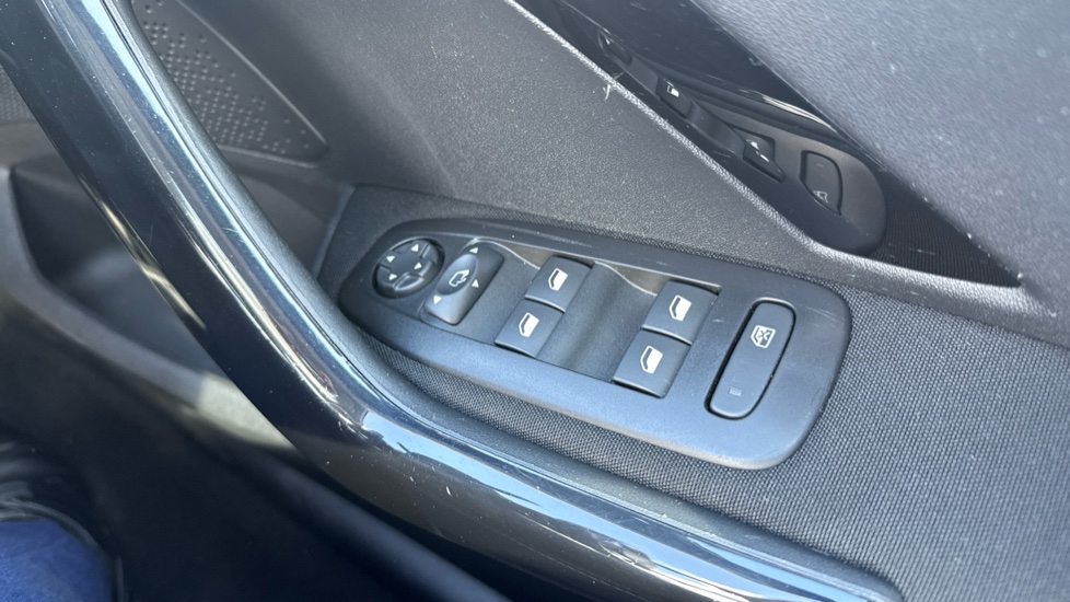 Peugeot 208 1.2 PureTech Allure Premium 5dr Petrol Hatchback - Image 29