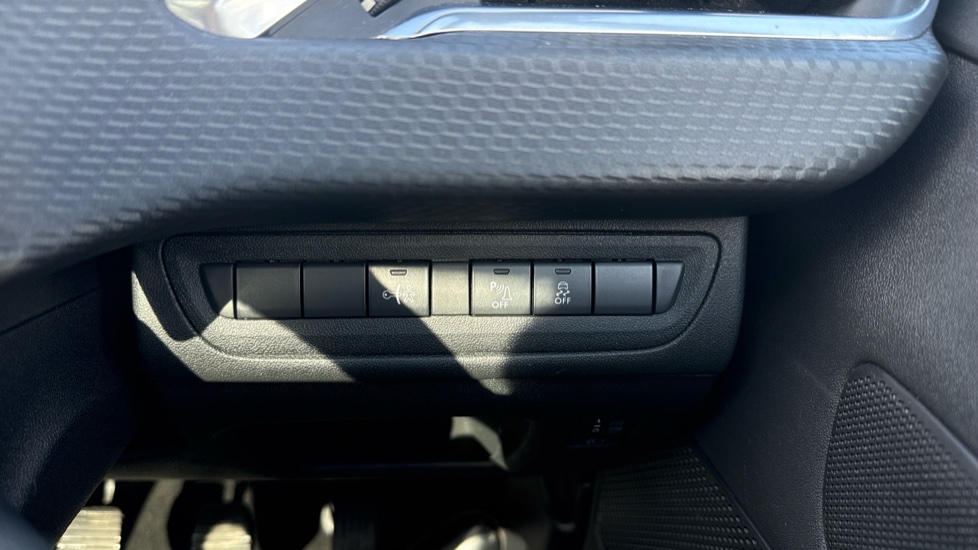 Peugeot 208 1.2 PureTech Allure Premium 5dr Petrol Hatchback - Image 32