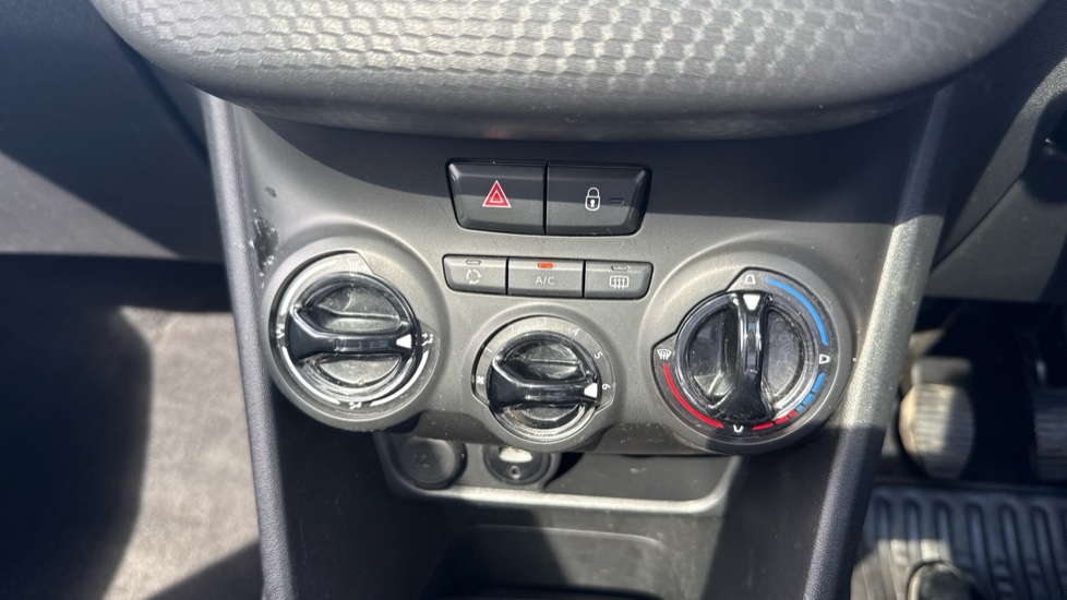 Peugeot 208 1.2 PureTech Allure Premium 5dr Petrol Hatchback - Image 33