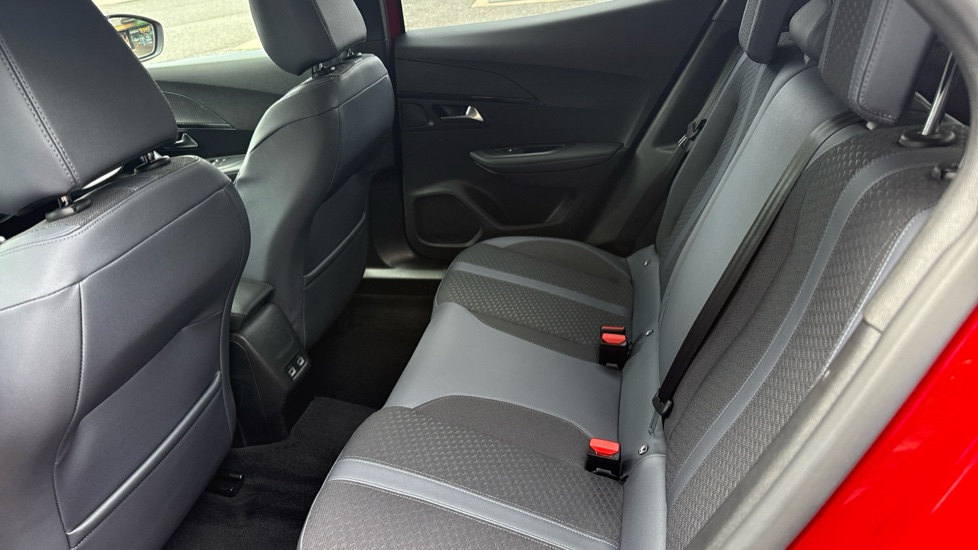 Peugeot 2008 1.2 PureTech Allure Premium 5dr Petrol Estate - Image 16