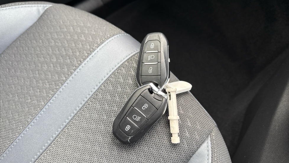 Peugeot 2008 1.2 PureTech Allure Premium 5dr Petrol Estate - Image 20