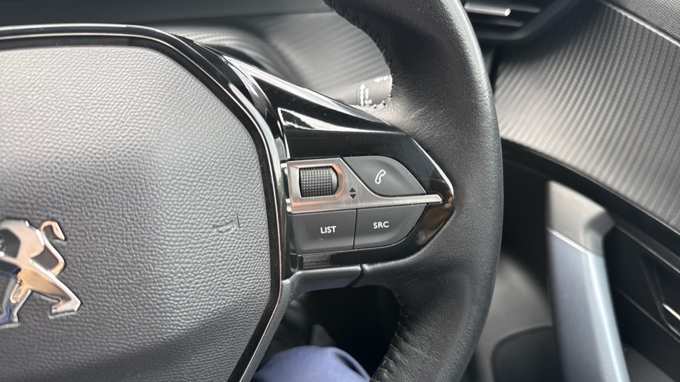Peugeot 2008 1.2 PureTech Allure Premium 5dr Petrol Estate - Image 33