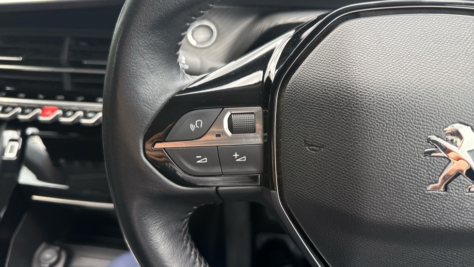 Peugeot 2008 1.2 PureTech Allure Premium 5dr Petrol Estate - Image 34