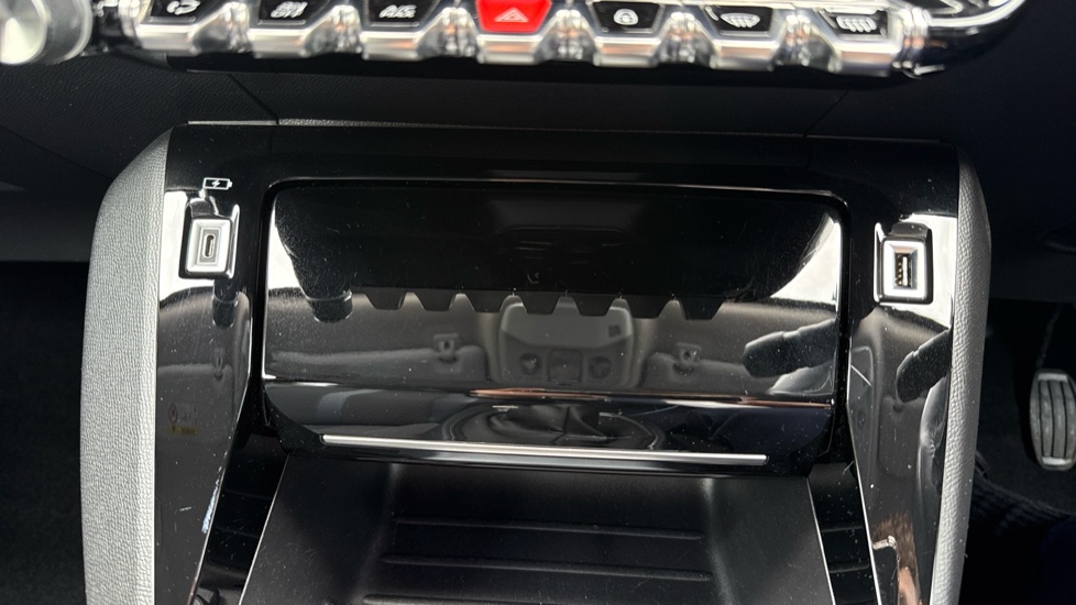 Peugeot 2008 1.2 PureTech Allure Premium 5dr Petrol Estate - Image 38