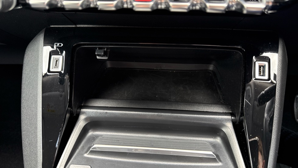Peugeot 2008 1.2 PureTech Allure Premium 5dr Petrol Estate - Image 39