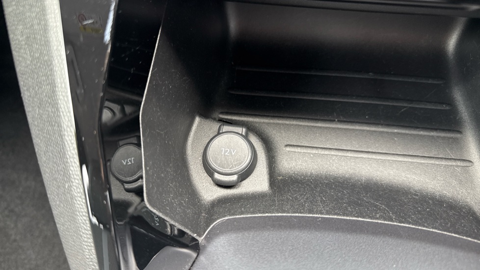 Peugeot 2008 1.2 PureTech Allure Premium 5dr Petrol Estate - Image 40