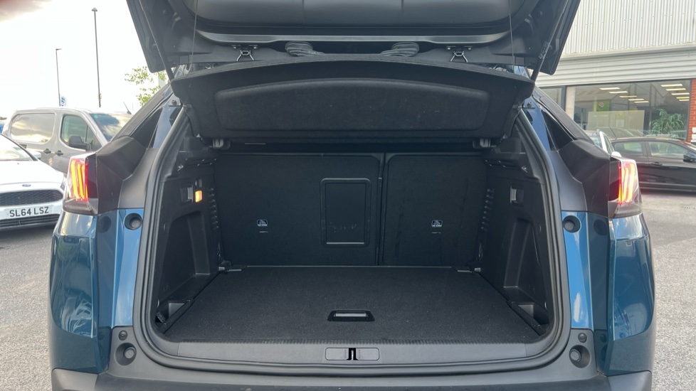 Peugeot 3008 1.2 PureTech Allure Premium+ 5dr EAT8 Petrol Estate - Image 4