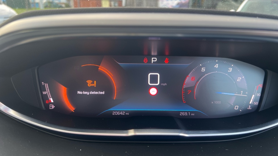 Peugeot 3008 1.2 PureTech Allure Premium+ 5dr EAT8 Petrol Estate - Image 18