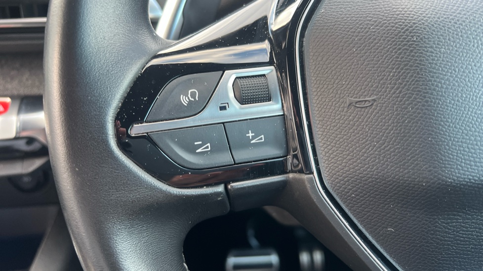 Peugeot 3008 1.2 PureTech Allure Premium+ 5dr EAT8 Petrol Estate - Image 27