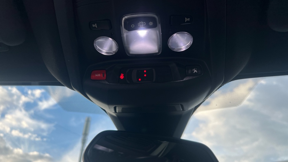 Peugeot 3008 1.2 PureTech Allure Premium+ 5dr EAT8 Petrol Estate - Image 30