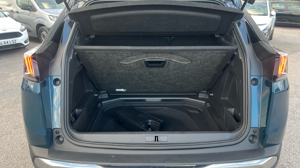 Peugeot 3008 1.2 PureTech Allure Premium+ 5dr EAT8 Petrol Estate - Image 34