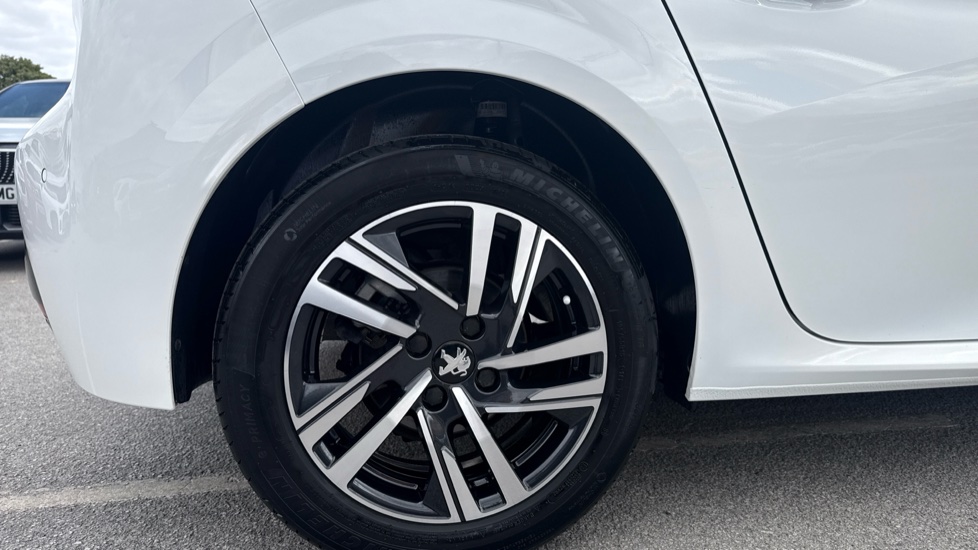 Peugeot 208 1.2 PureTech 100 Allure Premium + 5dr Petrol Hatchback - Image 7