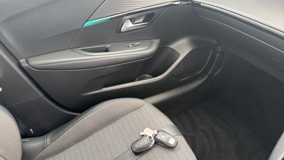 Peugeot 208 1.2 PureTech 100 Allure Premium + 5dr Petrol Hatchback - Image 20