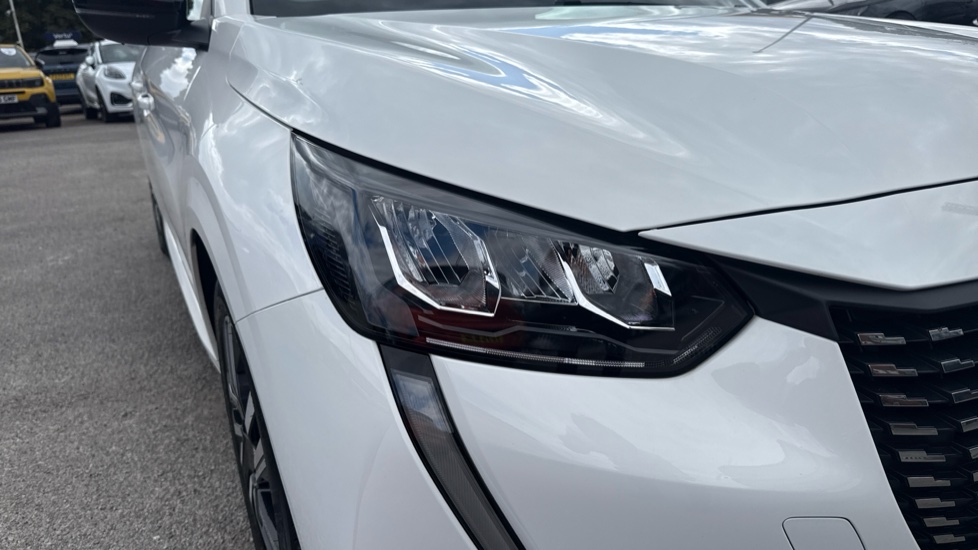 Peugeot 208 1.2 PureTech 100 Allure Premium + 5dr Petrol Hatchback - Image 23