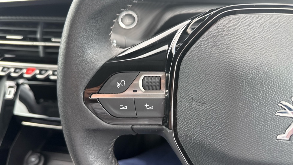 Peugeot 208 1.2 PureTech 100 Allure Premium + 5dr Petrol Hatchback - Image 30