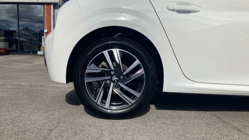 Peugeot 208 1.2 PureTech 100 Allure Premium + 5dr Petrol Hatchback - Image 7