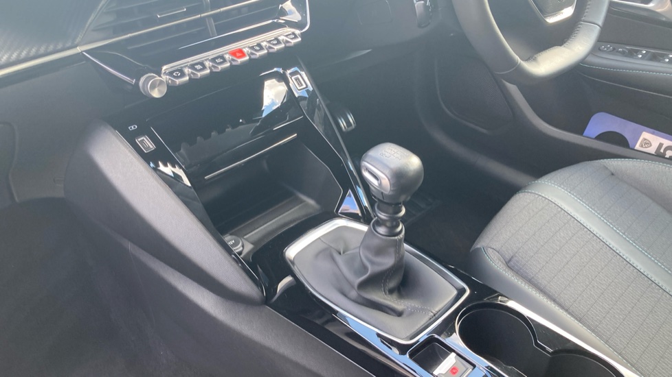 Peugeot 208 1.2 PureTech 100 Allure Premium + 5dr Petrol Hatchback - Image 13