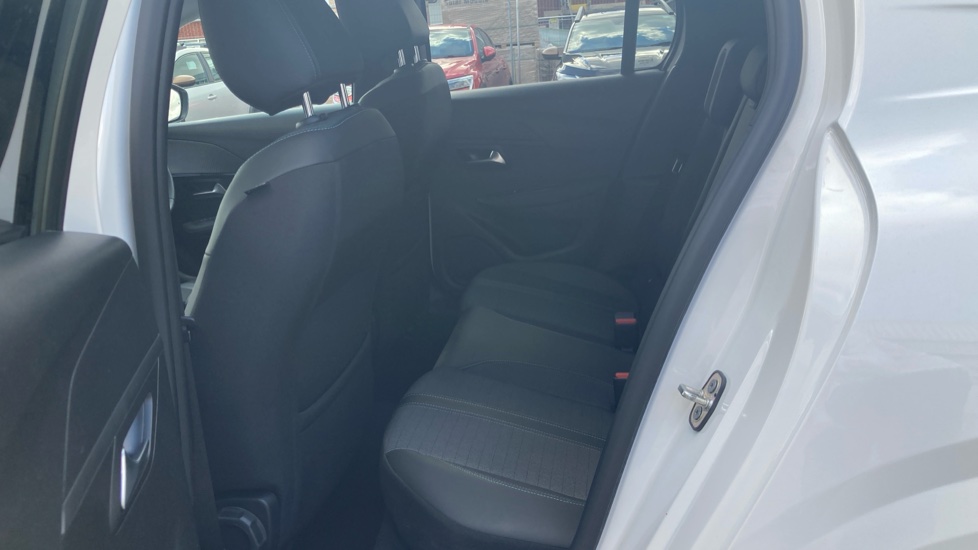 Peugeot 208 1.2 PureTech 100 Allure Premium + 5dr Petrol Hatchback - Image 16