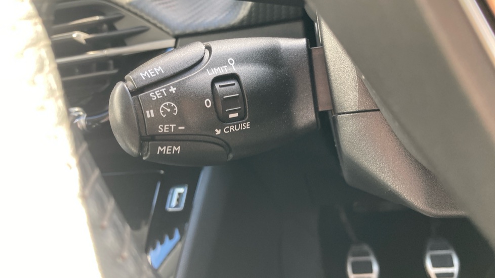 Peugeot 208 1.2 PureTech 100 Allure Premium + 5dr Petrol Hatchback - Image 27