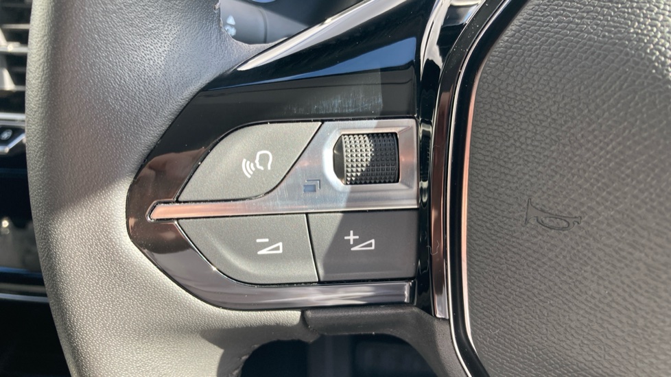 Peugeot 208 1.2 PureTech 100 Allure Premium + 5dr Petrol Hatchback - Image 29
