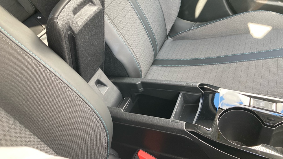 Peugeot 208 1.2 PureTech 100 Allure Premium + 5dr Petrol Hatchback - Image 34