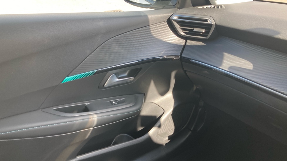 Peugeot 208 1.2 PureTech 100 Allure Premium + 5dr Petrol Hatchback - Image 35