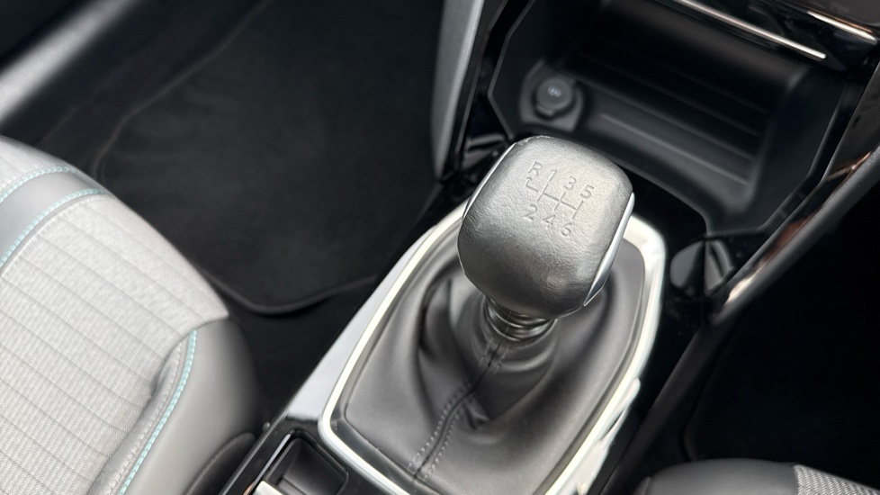 Peugeot 208 1.2 PureTech 100 Allure Premium + 5dr Petrol Hatchback - Image 13