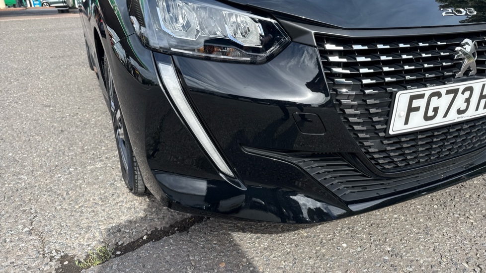 Peugeot 208 1.2 PureTech 100 Allure Premium + 5dr Petrol Hatchback - Image 23