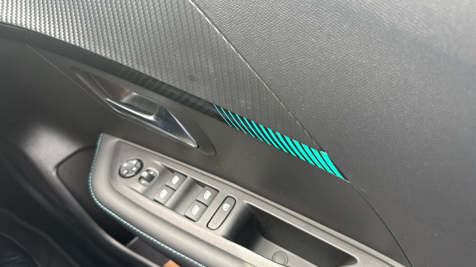 Peugeot 208 1.2 PureTech 100 Allure Premium + 5dr Petrol Hatchback - Image 26