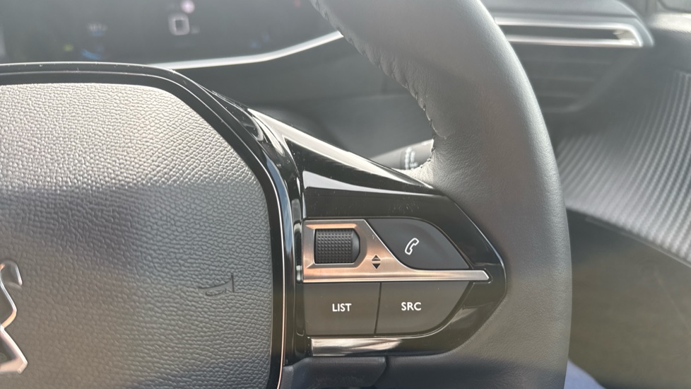 Peugeot 208 1.2 PureTech 100 Allure Premium + 5dr Petrol Hatchback - Image 27