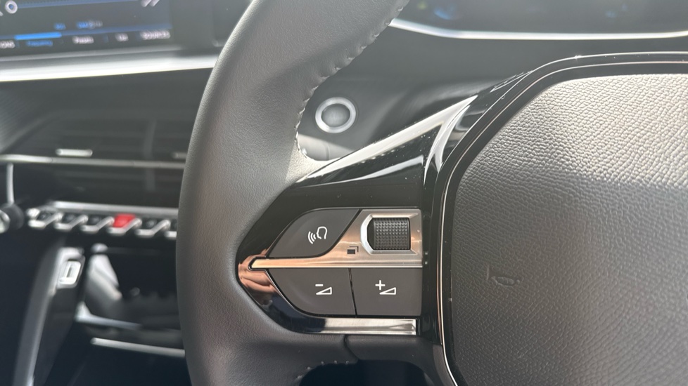Peugeot 208 1.2 PureTech 100 Allure Premium + 5dr Petrol Hatchback - Image 28