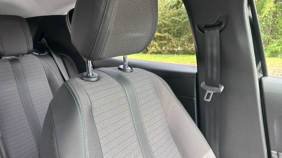 Peugeot 208 1.2 PureTech 100 Allure Premium + 5dr Petrol Hatchback - Image 32