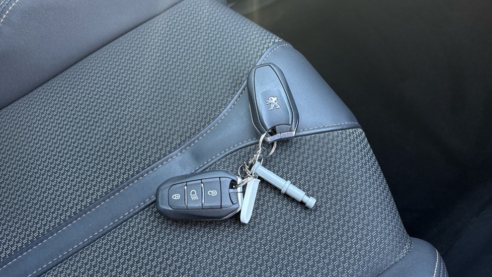 Peugeot 3008 1.2 PureTech GT 5dr EAT8 Petrol Estate - Image 20
