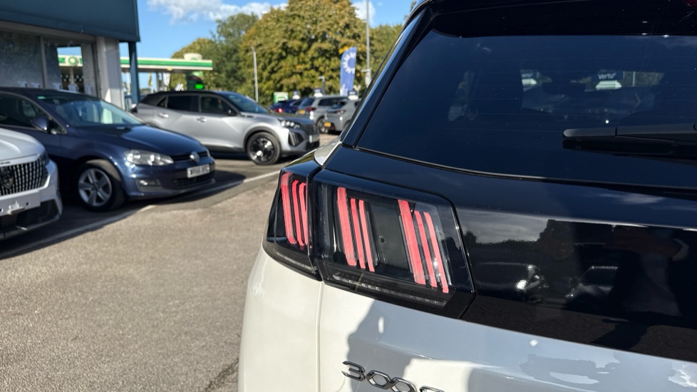 Peugeot 3008 1.2 PureTech GT 5dr EAT8 Petrol Estate - Image 29