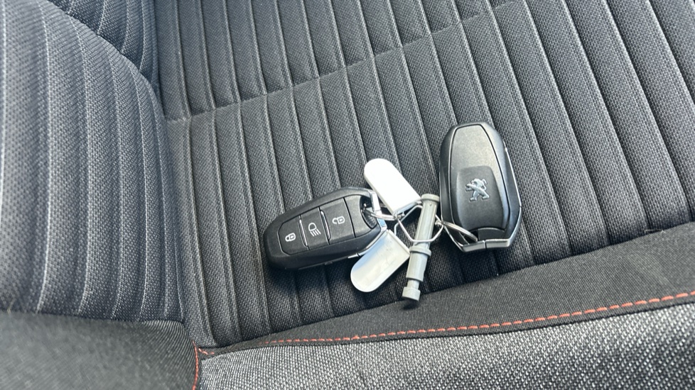 Peugeot 208 1.2 PureTech 100 Active Premium + 5dr EAT8 Petrol Hatchback - Image 20
