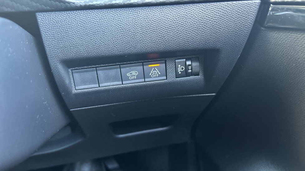 Peugeot 208 1.2 PureTech 100 Active Premium + 5dr EAT8 Petrol Hatchback - Image 32