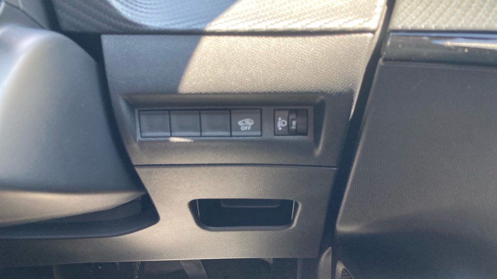Peugeot 2008 1.2 PureTech 130 Allure 5dr Petrol Estate - Image 32