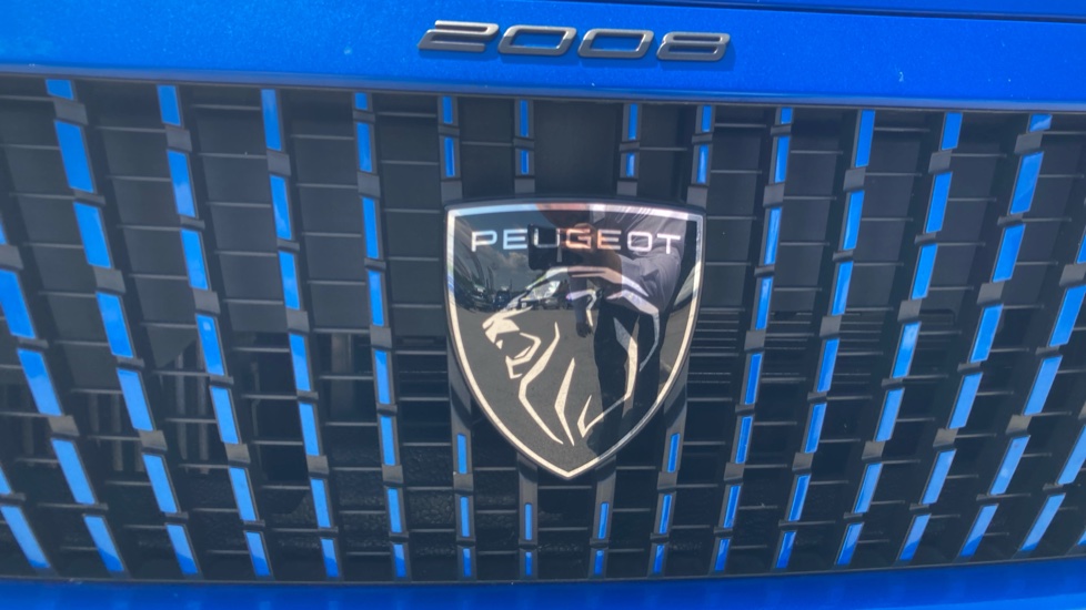 Peugeot 2008 1.2 PureTech 130 Allure 5dr Petrol Estate - Image 39