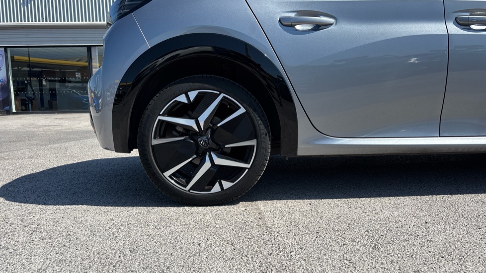 Peugeot 208 1.2 PureTech 100 GT 5dr Petrol Hatchback - Image 7