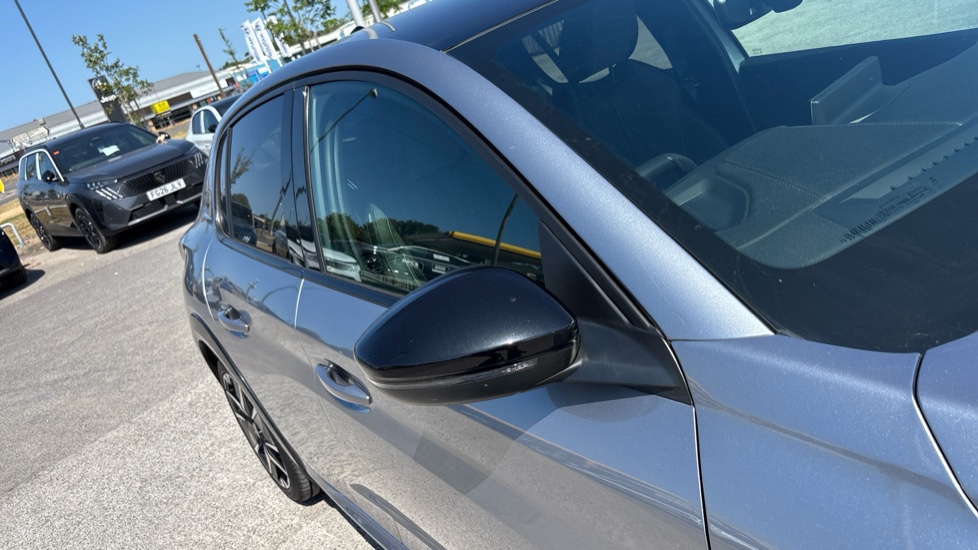 Peugeot 208 1.2 PureTech 100 GT 5dr Petrol Hatchback - Image 25