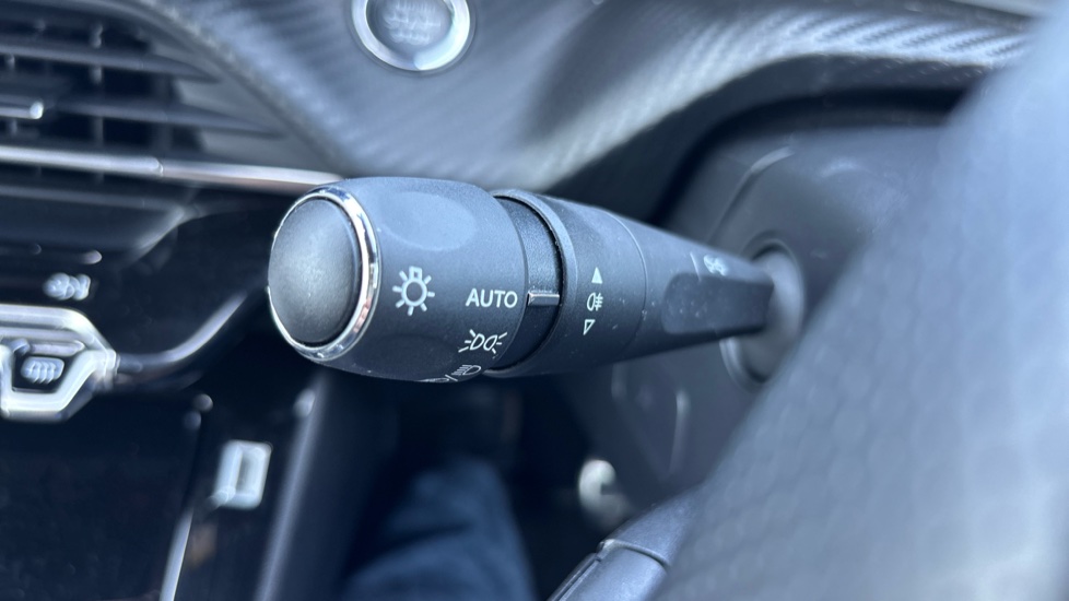 Peugeot 208 1.2 PureTech 100 GT 5dr Petrol Hatchback - Image 35
