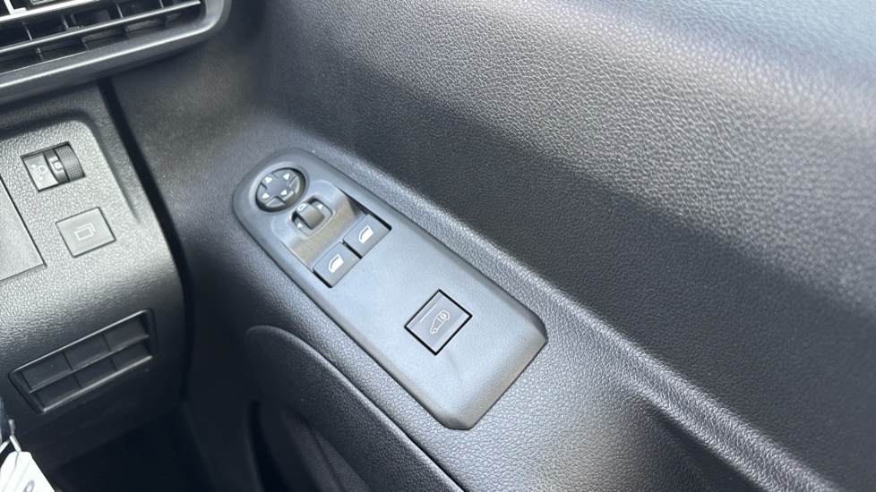 Peugeot Partner Xl Diesel 1.5 BlueHDi 130 Professional Plus Van EAT8 - Image 27