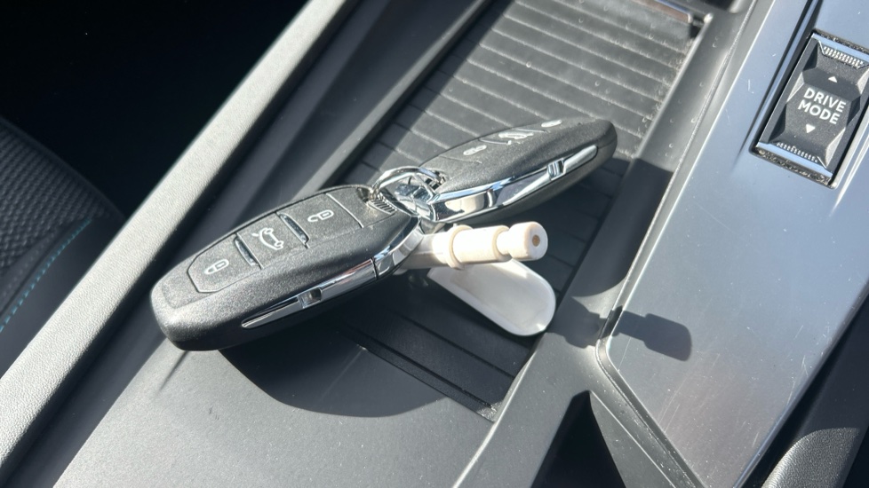 Peugeot 308 1.2 PureTech Allure Premium 5dr EAT8 Petrol Hatchback - Image 20