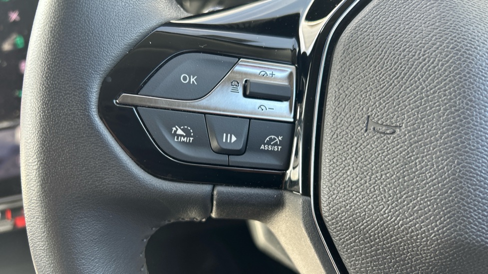 Peugeot 308 1.2 PureTech Allure Premium 5dr EAT8 Petrol Hatchback - Image 28